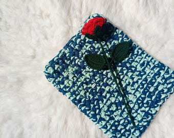 Handmade Crochet Macbook Sleeve: T-Shirt Yarn Laptop Cover