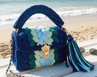 Sac en tricot tressé avec bandoulière en chaîne et pampille - Sac à main au crochet fait main