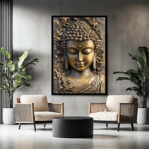 Pode incluir: Uma escultura de cabe&ccedil;a de Buda dourada com os olhos fechados, cercada por detalhes florais intrincados, enquadrada em uma moldura preta.