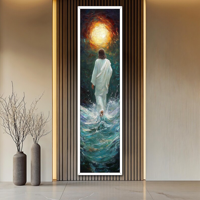 Op de afbeelding: Een schilderij van een persoon in witte gewaden die over water loopt. Het water is blauw en groen en er is een helder licht in de lucht.