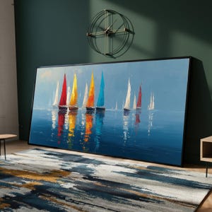 Tela con barche a vela colorate su un mare calmo, riflesso dell'oceano, decorazione murale con barche a vela nautiche, arredamento costiero per la casa, opera d'arte pronta per essere appesa.