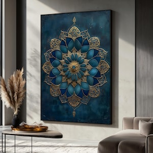 Op de afbeelding: Een blauwe en gouden mandala met ingewikkelde details. De mandala is omgeven door een donkerblauwe achtergrond.