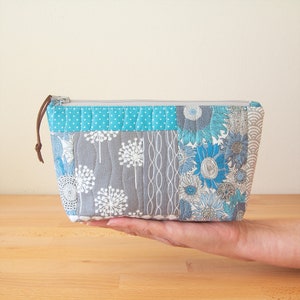 Trousse à accessoires, trousse à maquillage, trousse à maquillage, trousse de beauté, trousse à maquillage de voyage, trousse à fermeture éclair, trousse à maquillage matelassée, patchwork, pièce unique