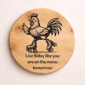 チキン SVG PNG DXF JPEG – 面白いキッチン名言「明日のメニューに載っているかのように今日を生きよう」 – ファームハウス クリカット シルエットカットファイル
