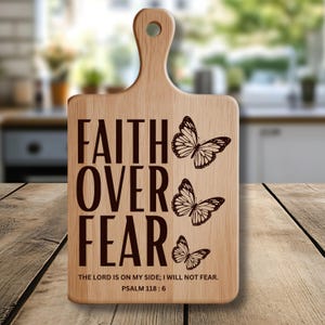Tro över rädsla SVG, kristet citat SVG, bibelvers Psalm 118:6, inspirerande fjärilsklippfil, lasergravyr, Cricut/Glowforge-fil