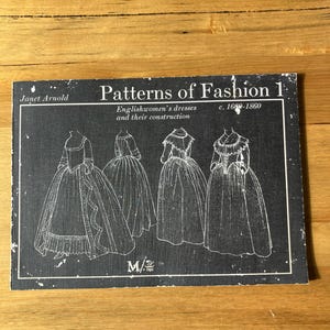 2冊セット　Patterns of fashon Janet Arnold Patterns of Fashion: The cut and construction of clothes for