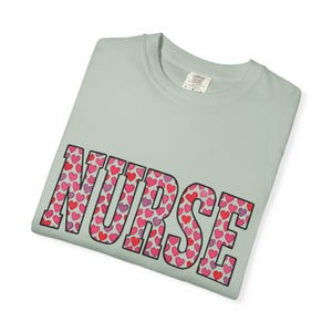 Herz-Krankenschwester-T-Shirt, niedliches T-Shirt für Krankenschwestern, Geschenk für Krankenschwester, Krankenschwester-T-Shirt, RN-Shirt, Pflegeschul-Shirt, Krankenschwester-Shirt, Krankenschwester-Geschenk