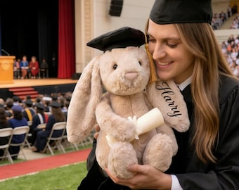 Coniglietto di peluche personalizzato per la laurea, regalo di laurea universitaria, peluche per la laurea di primo livello, coniglietto carino con cappello, ricordo del diploma per lei