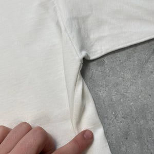 T-shirt épais Nike Town Berlin Thrashed des années 90 blanc taille L image 15