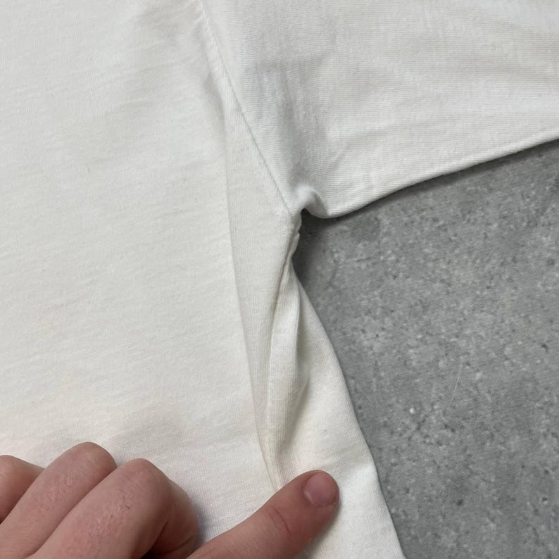 T-shirt épais Nike Town Berlin Thrashed des années 90 blanc taille L image 15