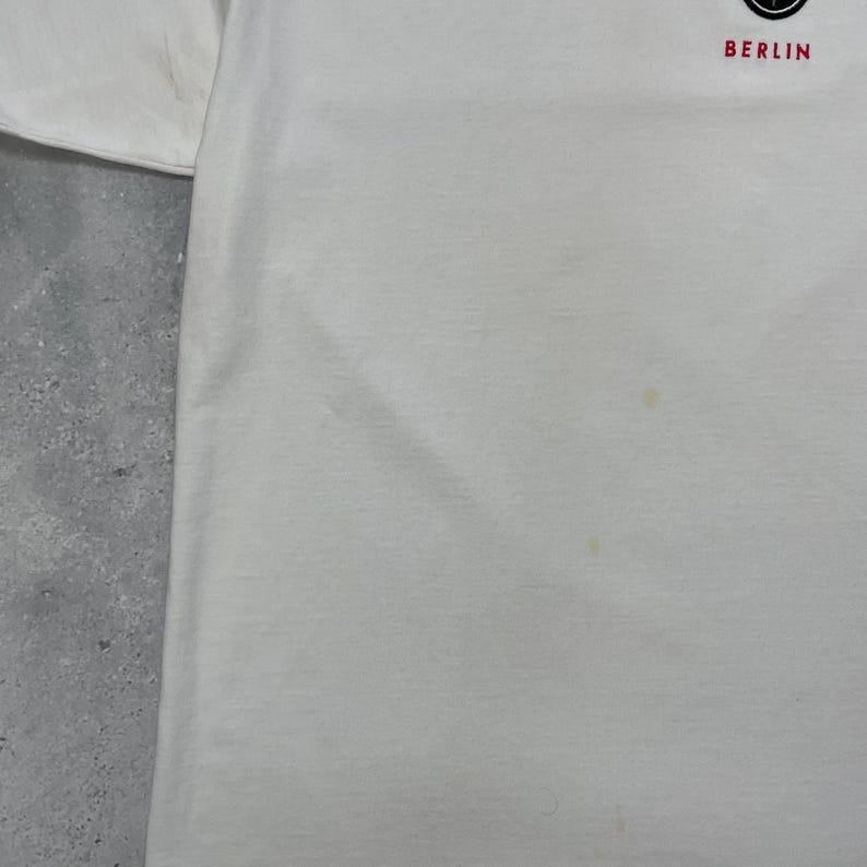 T-shirt épais Nike Town Berlin Thrashed des années 90 blanc taille L image 9