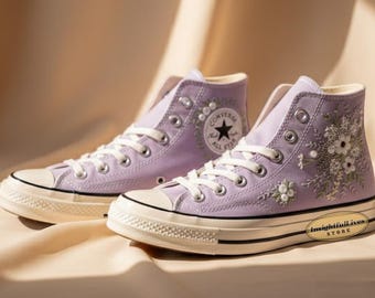 Chaussures montantes Converse brodées personnalisées : décoration florale pour mariage