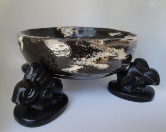 Rabbit Pot Feet/Risers to add to your Garden Decor and elevate your garden plants - Handmade casted in Concrete - sizes 2.5 L x 2.0 W