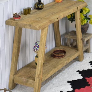 Consolle Dresuar in legno riciclato rustico, tavolo d&#39;ingresso fatto a mano in legno per corridoio in stile fattoria personalizzato, tavolo consolle stretto, tavolo consolle in stile fattoria
