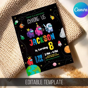 Peut inclure: Invitation d'anniversaire noire avec des personnages d'Among Us et le texte "Jackson a 8 ans". L'invitation comprend la date, l'heure et les détails du lieu. Le design intègre des étoiles, des planètes et une fusée.