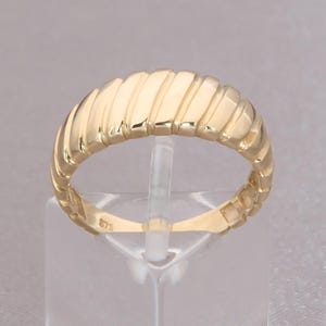 14k Gold Ribbed Dome Ring, Real Gold Croissant Ring, Unique Chunky Ring, 14k Gold Dome Ring, Gold Statement Ribbed Ring, Real Gold Bold Ring