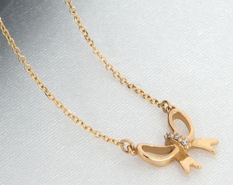 Collar de diamantes con lazo y cinta: colgante minimalista de oro de 14k con piedra preciosa y lazo para la dama de honor.