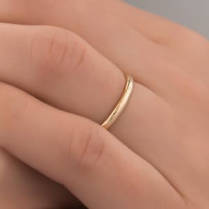 Alliance classique en or massif de 2,2 mm : alliance en forme de D délicat