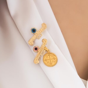 Greek Baby Pin with Evil Eye, 9k &quot;Na Zisei&quot; Charm, Solid Gold Orthodox Baptism Gift, Newborn Protection Jewelry, Handmade Christening Pin