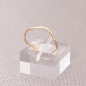14k Solid Gold dünne Welle Ring: Zierlich Ozean Ehering