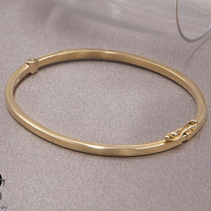 Solid Gold 14k Oval Hinged Bracelet, Real Gold 14k 2.6 mm Stacking Bangle, Custom Made Gold Bracelet, Gold Oval Bangle, Gold Hinged Bracelet