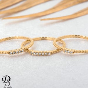 Anel de diamante em ouro maciço 14k: delicado anel de contas empilháveis