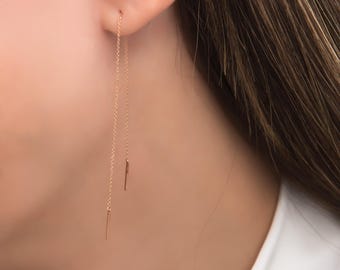 Pendientes de oro con enhebrador: delicados pendientes colgantes con cadena y doble barra.