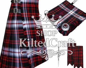 Könnte beinhalten: Ein traditioneller schottischer Kilt in einem rot-schwarz-weiß karierten Muster. Der Kilt hat Lederriemen mit Schnallen, einen passenden Schärpe und eine dekorative Brosche. Der Text "SHOP KiltedCraft" ist sichtbar.