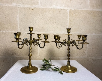 Candelabros de latón vintage (par), portavelas europeos de cinco brazos de la década de 1960, decoración de mediados de siglo.