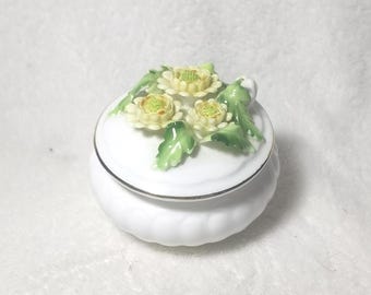 Scatola portagioie vintage in porcellana Bone China Napcoware - Scatola portagioie in porcellana floreale