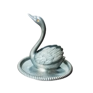 Vintage Silver Swan Ring Holder – Tarnished Metal Jewelry Stand – Elegant Rustic Jewelry Organizer – Antique Swan Figurine Ring Dish