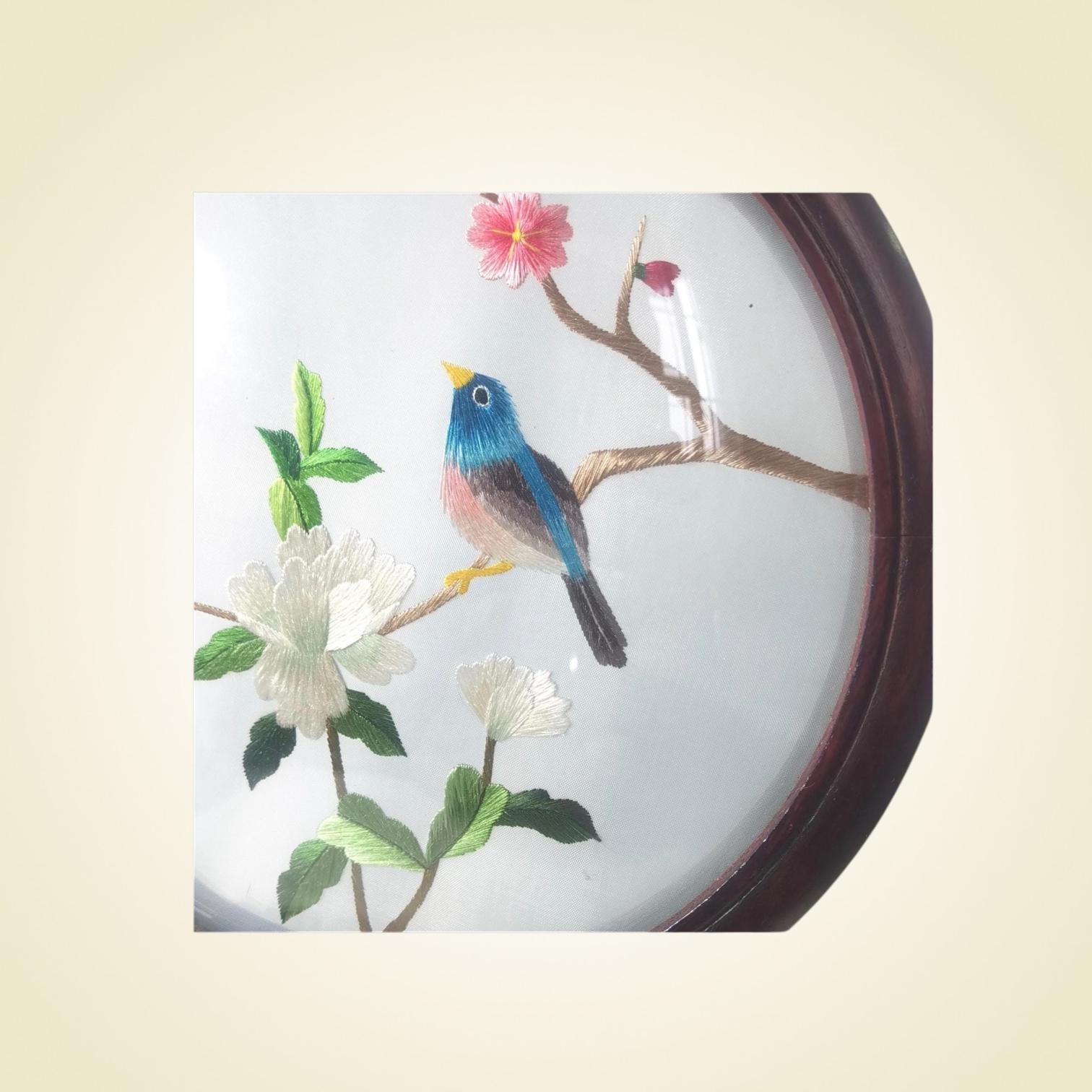 両面シルク刺繍：鳥と花、木製スタンド、認定 - Etsy 日本