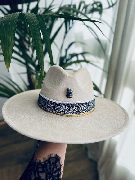 White Suede Hat in the Classical Greek Style With Lapis  display picture 1