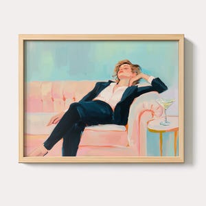 パステルカラーのマティーニを持つ女性の絵画 | 柔らかな色合いのソファアートプリント | トレンディなカクテルバーの壁飾り | 美しいキッチンのデジタルダウンロード