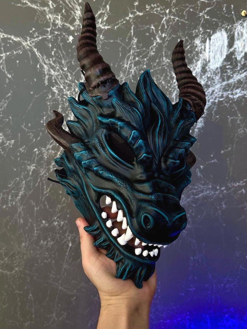 角のある日本のドラゴンマスク：コスプレやハロウィンコスチュームに