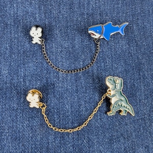 2pcs Cute Cartoon Rabbit Enamel Pin Set – Bunny Holding Shark & Dinosaur Brooch Pins for Jackets, Bags, Shirts, Hat or Gift for Him/Her