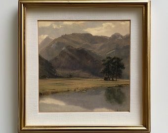 Vintage Berglandschaft Druck, Serene Alpental Wandkunst, Antike Naturmalerei mit Bäumen und Spiegelung, rustikales Dekor