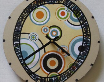 Décoration murale originale. Horloge artistique. Horloge de 10 pouces. Horloge minimaliste moderne. Disque recyclé.