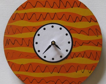 Décoration murale originale. Horloge artistique. Horloge moderne minimaliste audacieuse. Horloge de 10 pouces. Disque recyclé. Horloge OOAK.