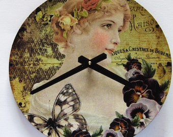 Horloge avec image de femme art nouveau sur fond de collage. Horloge de 12 pouces. Disque recyclé. Horloge moderne unique.