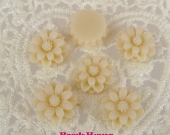 36-00-CA   10pcs Pretty  Mini Chrysanthemum Cabochon - Pale Ivory