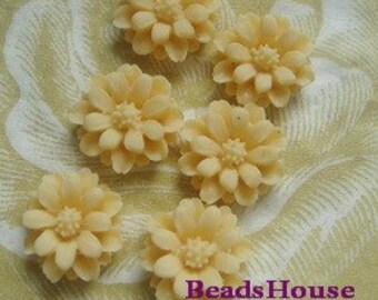 36-00-IV-CA   10pcs Pretty  Mini Chrysanthemum Cabochon -Ivory