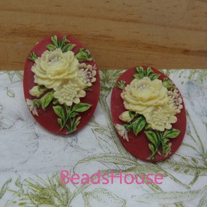 2 cabochons camée roses jolies roses peints à la main (30 x 40 mm) - Ivoire sur rouge