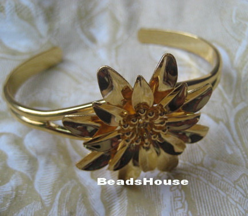 2pcs Golden Plated With Flower Cuff-Bracelet image 2