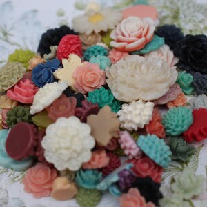 Lote de 80 piezas (8-25 mm) de flores de cabujón, adecuadas para usar en materiales didácticos, muestra
