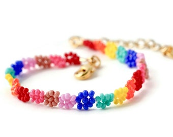 Rainbow beaded flower bracelet, dainty daisy seed beads bracelet, sweet gift for her