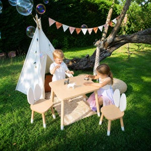 Montessori Holz Kindertisch und Stuhlset aus natürlichem Eichen-MDF, handgefertigt und chemikalienfrei – ideal für Kinder von 2–7 Jahren