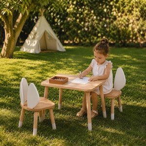 Montessori Holz Kindertisch und Stuhlset aus natürlichem Eichen-MDF, handgefertigt und chemikalienfrei – ideal für Kinder von 2–7 Jahren