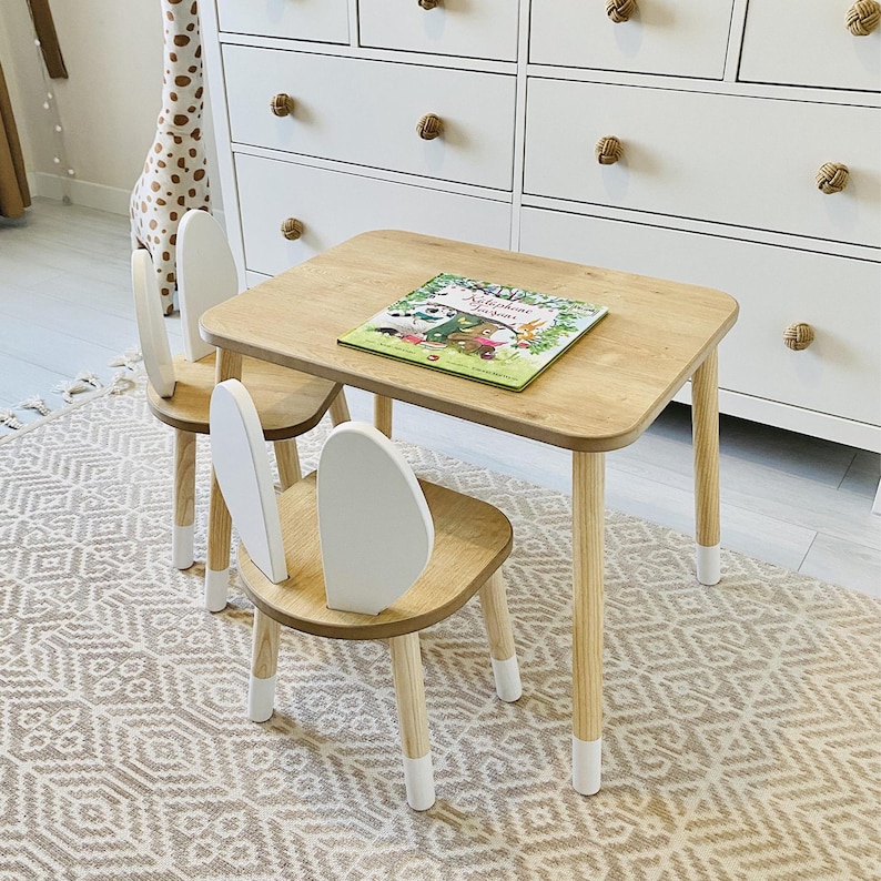 Kinderstuhl im Reh-Design aus hochwertigem Holz, handmade und CE-zertifiziert – perfektes Geschenk für Kleinkinder