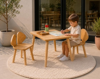 Montessori Holz Kindertisch mit 2 Stühlen – Mouse Ohr Design – Hochwertiges Kinder Tischset für Spielen, Malen und Essen